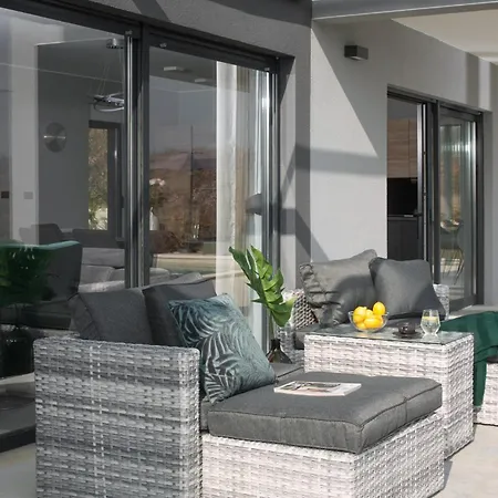 Villa Luxury Infinity By Istrabook *